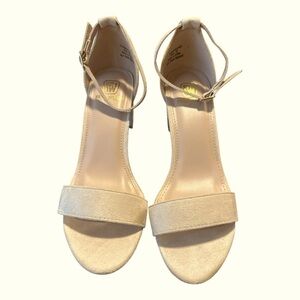 Fran Willow Nude Ankle Strap Sandals – Size 7.5